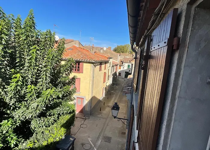 Montez Au Creneau, Face A La Cite Vue Sublime