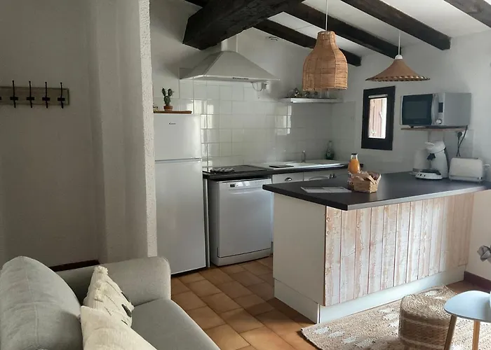 Montez Au Creneau, Face A La Cite Vue Sublime