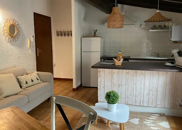 Montez Au Creneau, Face A La Cite Vue Sublime