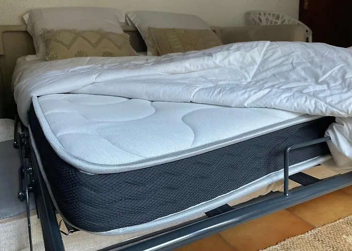 Montez Au Creneau, Face A La Cite Vue Sublime