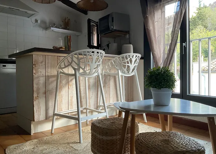 Montez Au Creneau, Face A La Cite Vue Sublime